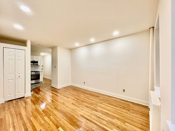 5th image of 316 E 34th St APT 1C
