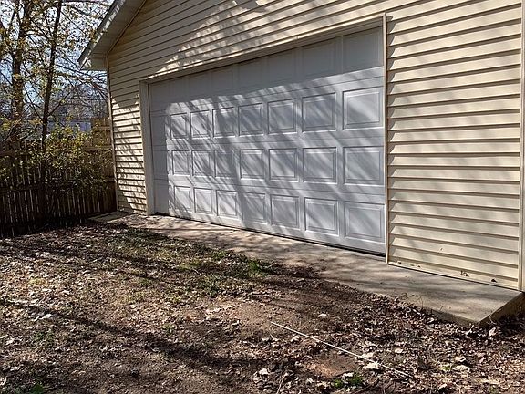 3rd image of 1520 Case Ave