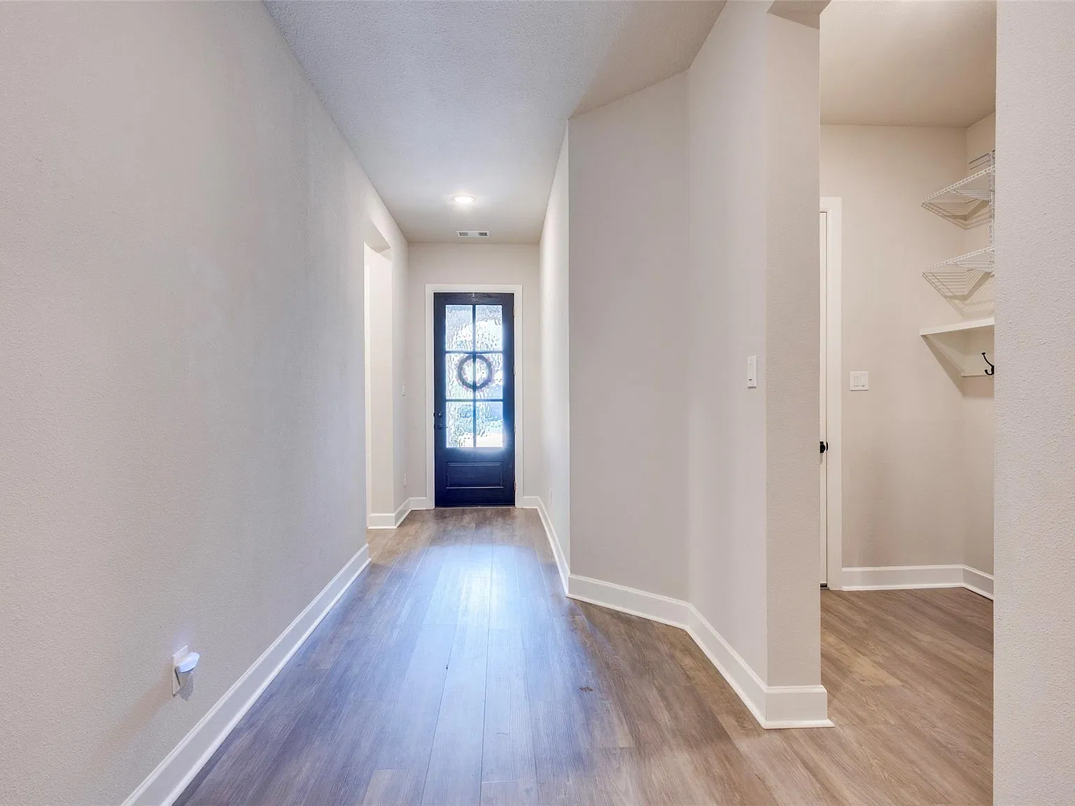 3 bed, 2199 sqft, $2,600 — Photo 3