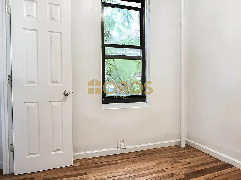 238 E 7th St #14 — Photo 3