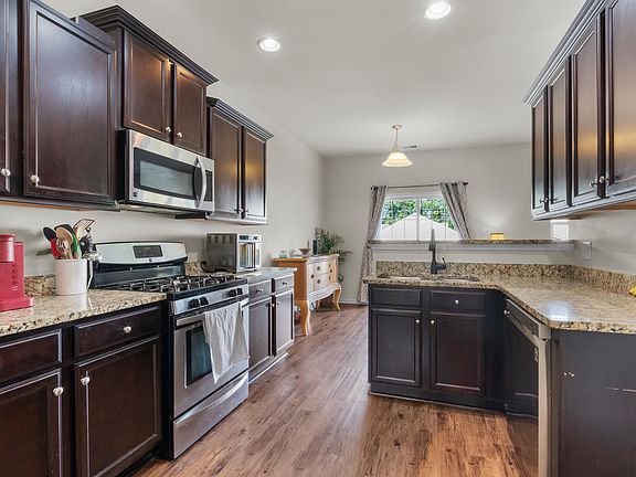 4th image of 534 Eagles Rest Dr
