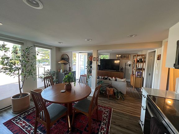 2nd image of 405 SE 22nd Ave