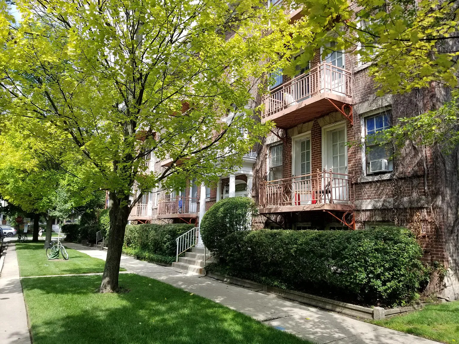 637 Library Pl — Photo 3