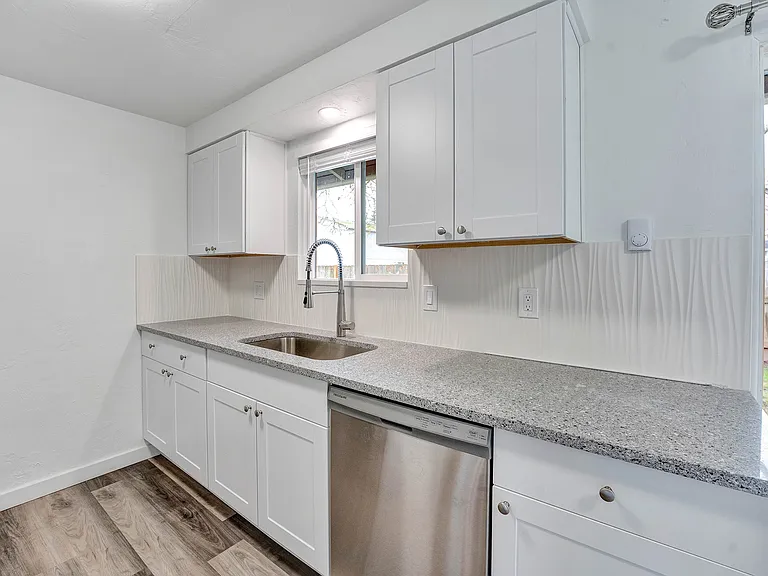383 N Cedar St — Photo 13