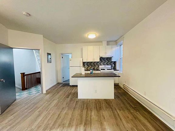 3rd image of 2039 121st St Floor 1
