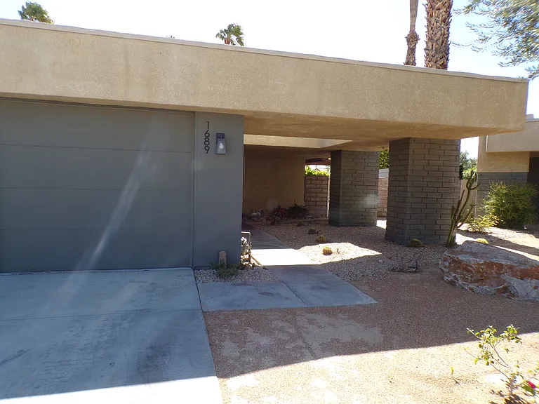 1689 N Sunflower Ct — Photo 2