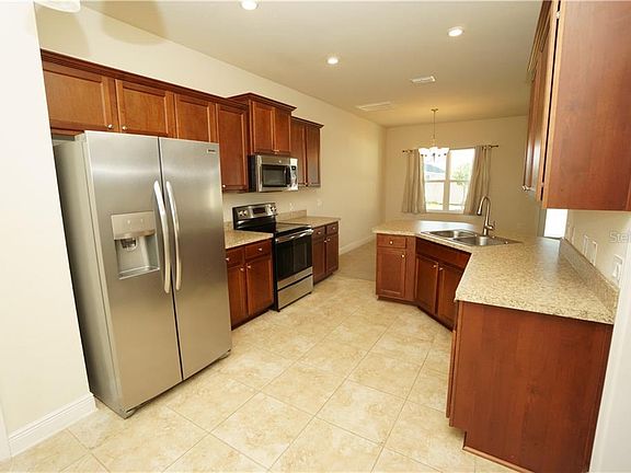 5th image of 625 Meadow Pointe Dr