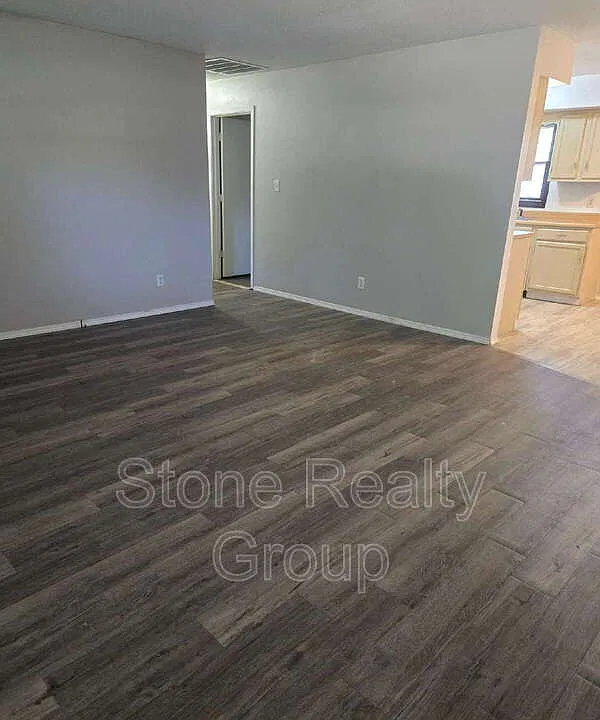 7736 N 42nd 1/2 St