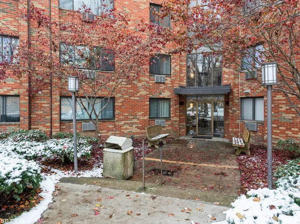 5310 N Chester Ave APT 304, Chicago, IL 60656
