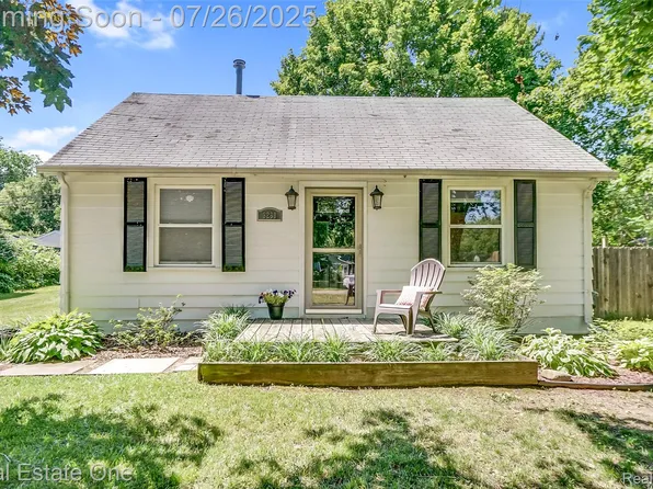 3230 Melvin Ave, Rochester Hills, MI 48307