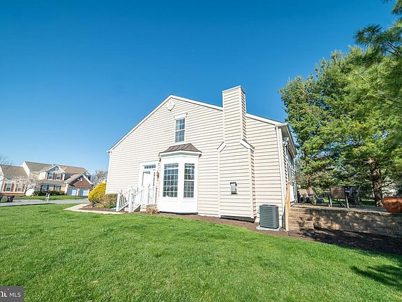 5th image of 5284 High Vista Dr