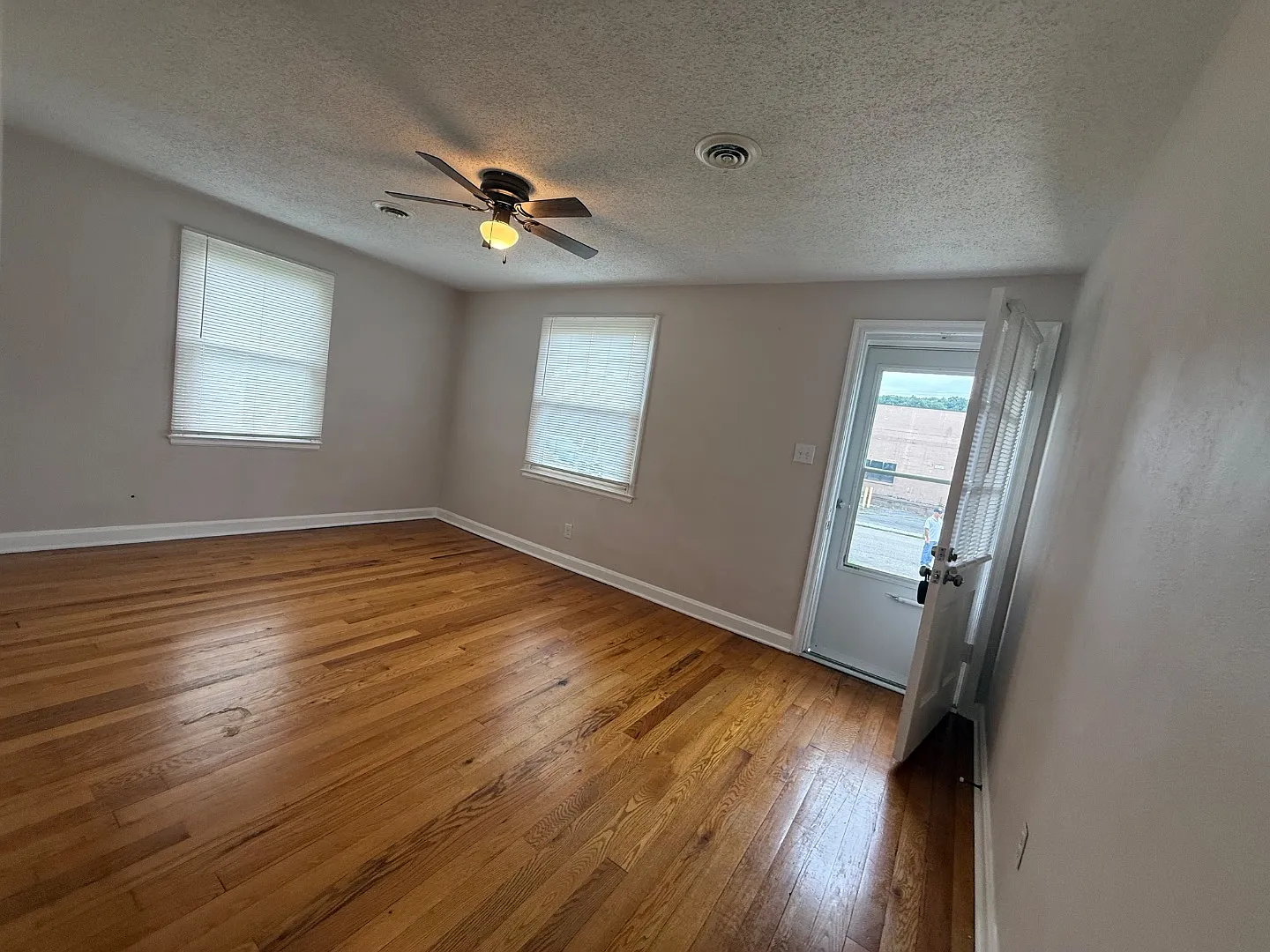 1405 Newton St — Photo 2