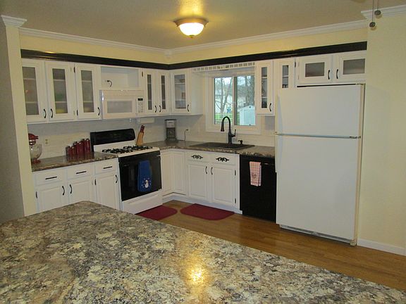 3rd image of 520 Meadowland Dr