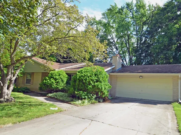 1095 April Ln, Green Bay, WI 54304