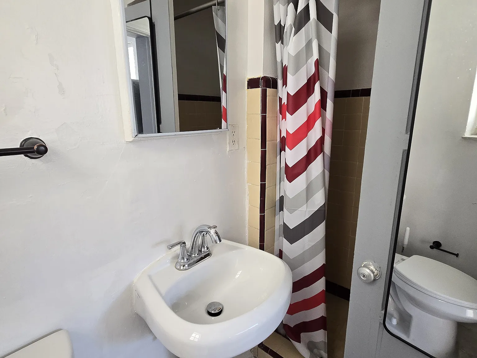 Studio, 200 sqft, $1,300 — Photo 4