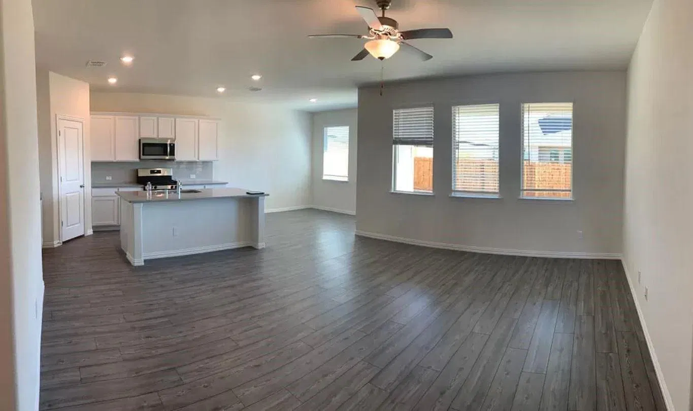 3 bed, 1442 sqft, $2,099 — Photo 4