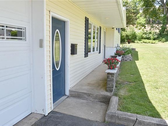 3rd image of 109 Joel Ln