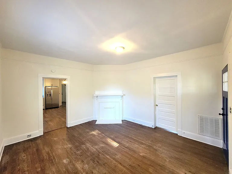 505 Ross Ave — Photo 3