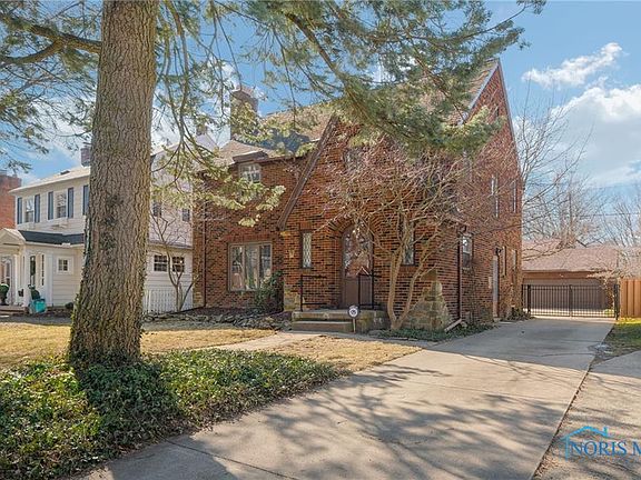 3rd image of 2339 Meadowwood Dr