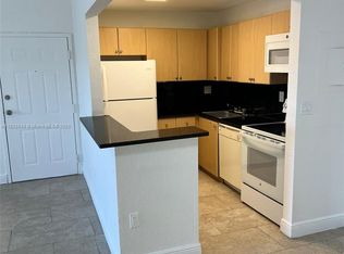 7110 NW 179th St APT 310, Hialeah, FL 33015