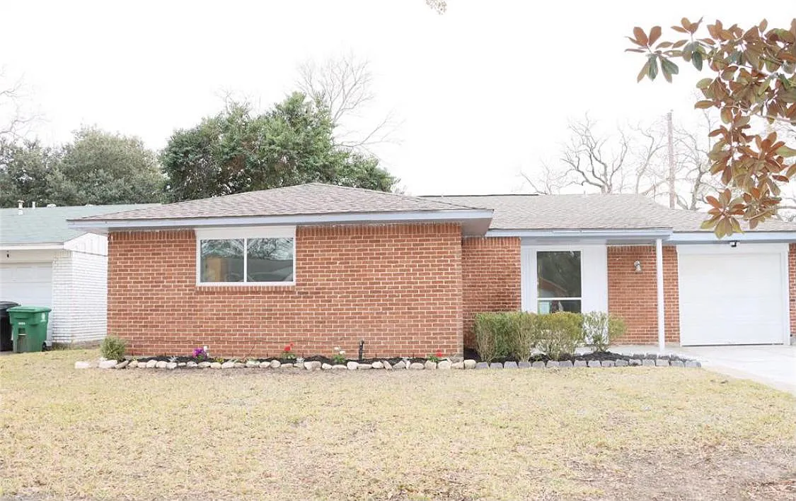 3 bed, 1434 sqft, $1,800 — Photo 1