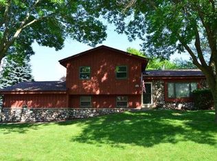 W236N7060 Oakcrest Rd, Sussex, WI 53089