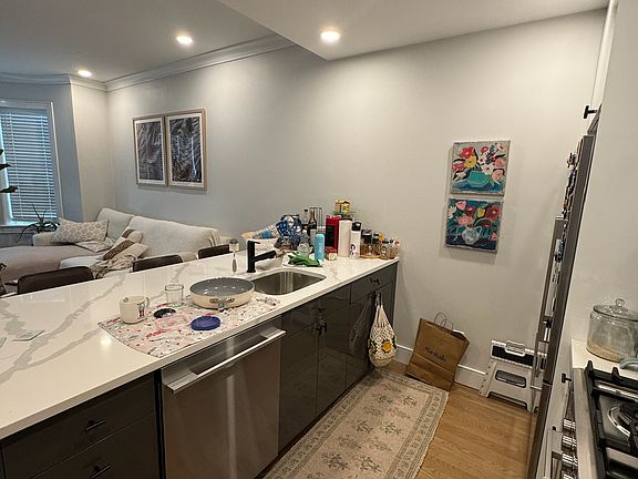 3rd image of 531 Newbury St