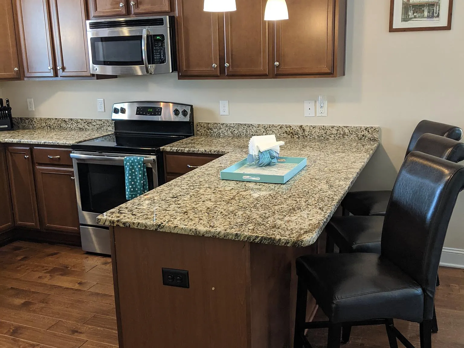 3 bed, 3.5 bath, 1950 sqft, $2,200 — Photo 3