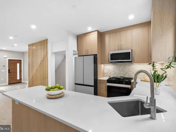 1032 S Randolph St, Philadelphia, PA 19147