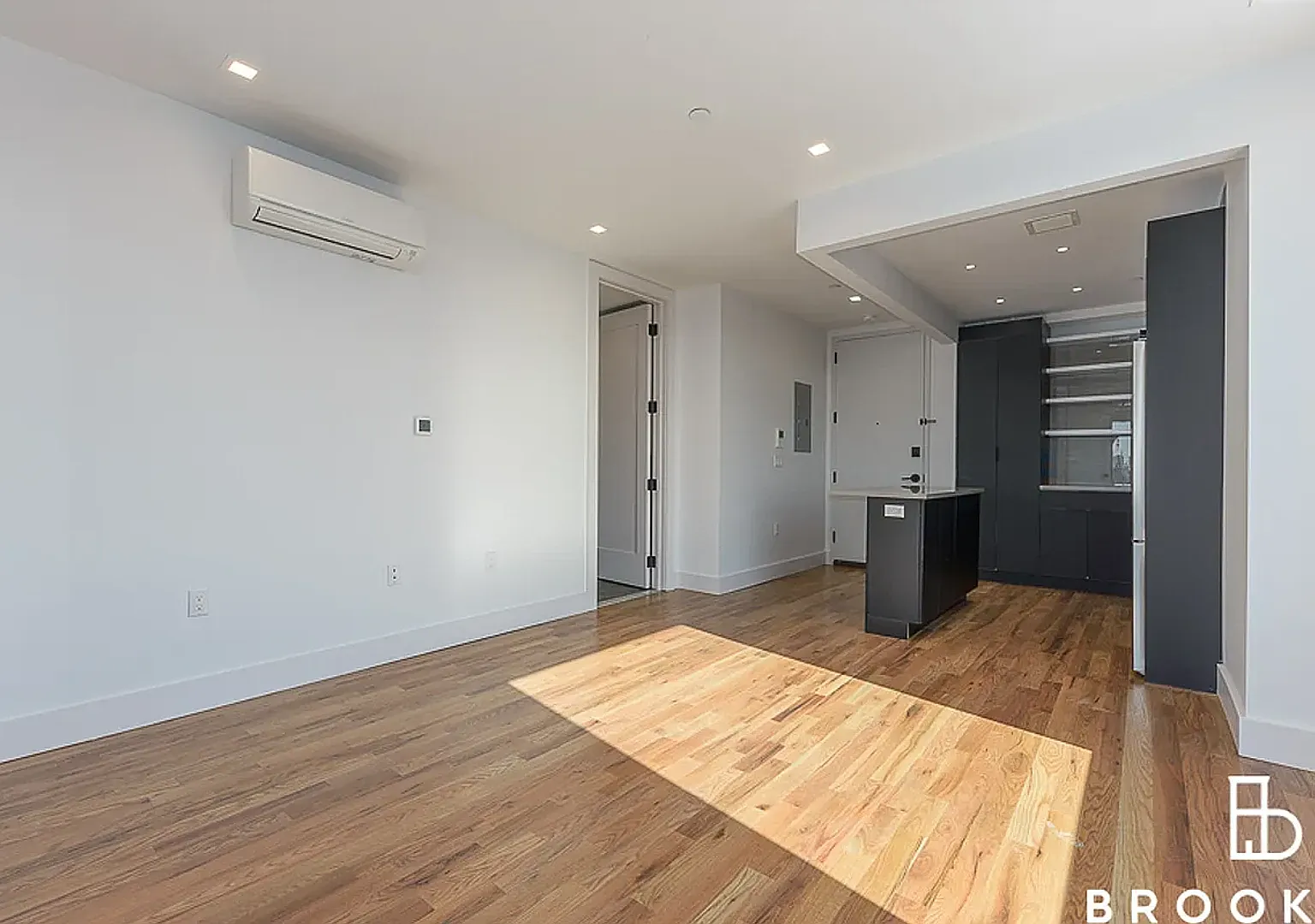 986 Rogers Avenue — Photo 4