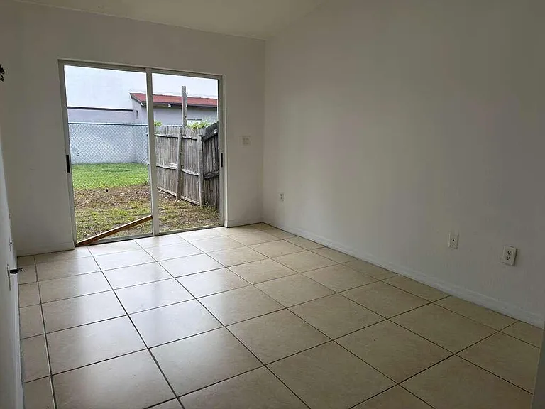 3842 SW 48th Ave — Photo 7