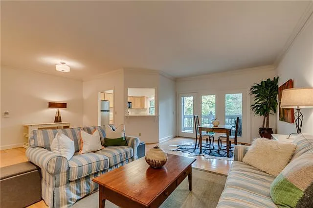 405 Ashlawn Ct — Photo 7