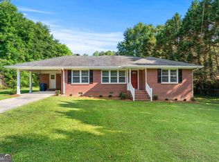 156 Ridgeway St, Winder, GA 30680