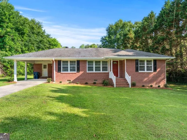 156 Ridgeway St, Winder, GA 30680