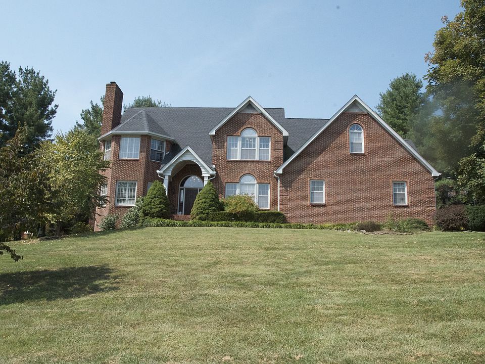 1st image of 2 Fox Den Ct