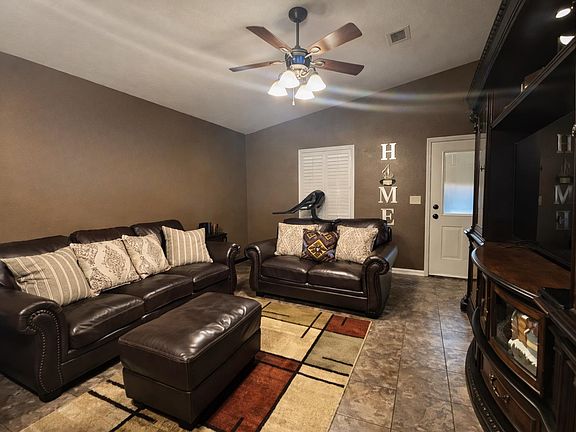 3rd image of 174 E Park Dr