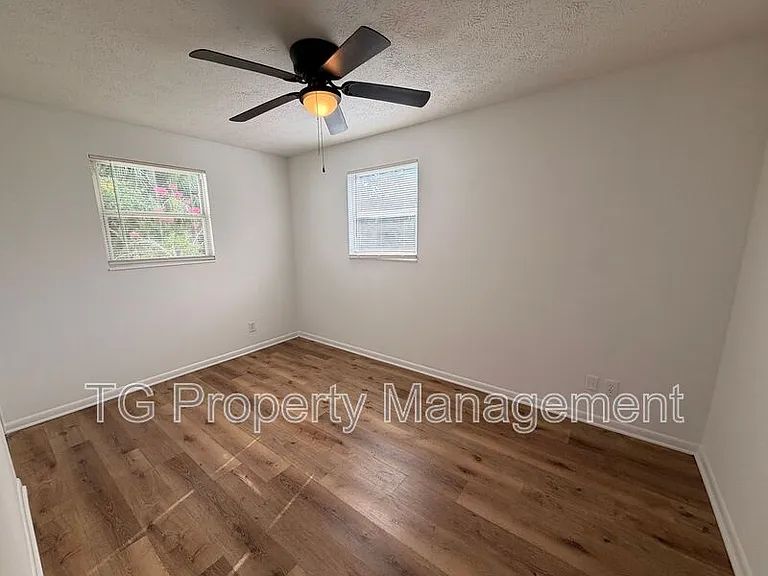 6631 Bo Peep Dr N — Photo 9