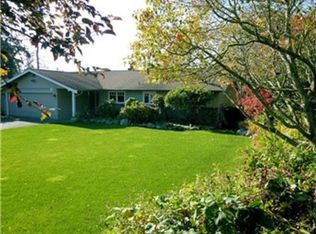 621 Cherry Ave NE, Bainbridge Island, WA 98110