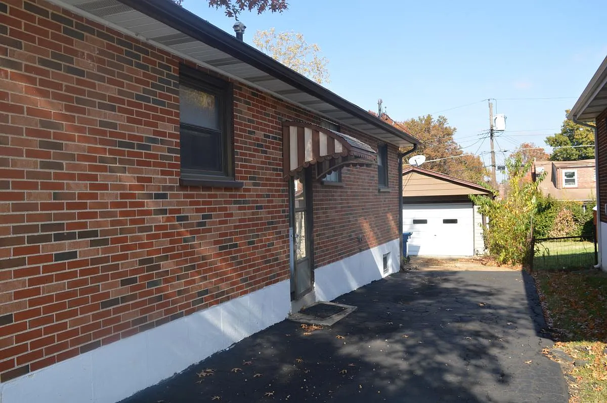 3 bed, 1200 sqft, $1,000 — Photo 2