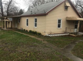 221 Hamilton St, Panama, IL 62077