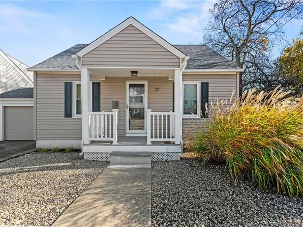 37 George Waterman Rd, Johnston, RI 02919