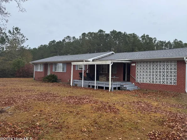 2161 Stag Park Road, Burgaw, NC 28425