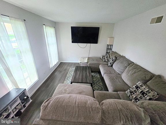 3rd image of 4044 Green Park Dr