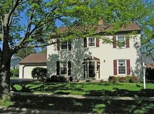 155 Cranston Ct, Glen Ellyn, IL 60137