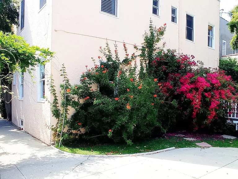 1070 S Cloverdale Ave #2B — Photo 27