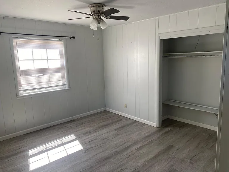 213 Sanders Ave — Photo 6