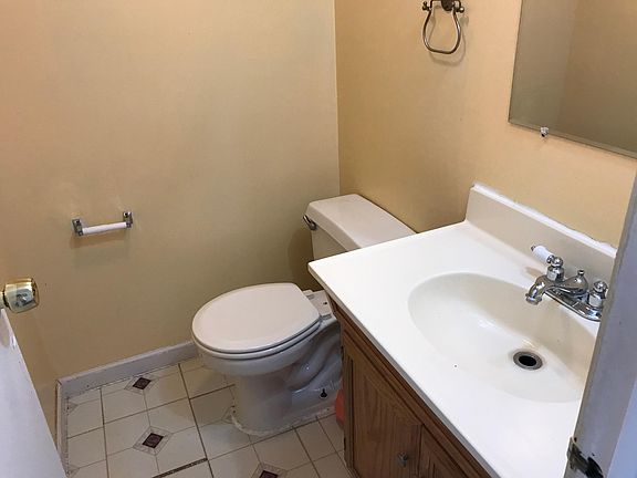 3rd image of 18W077 Williamsburg Ln