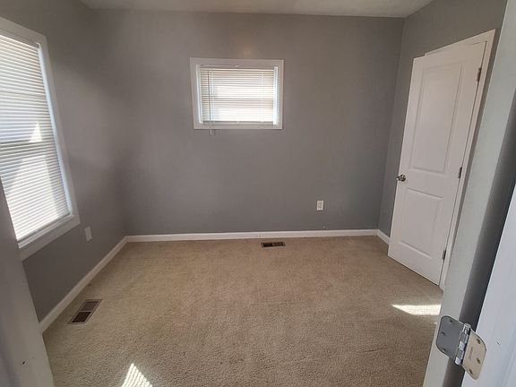 3rd image of 12613 Parkhill Ave