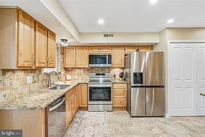 33 Hastings Ct — Photo 17