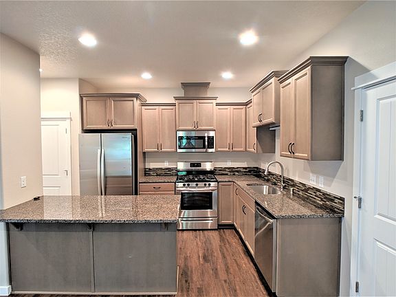 3rd image of 5916 NE 38th Ct